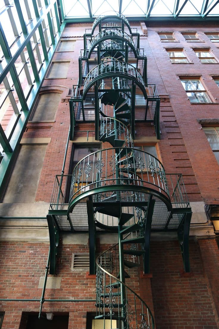 Yanğın Qaçış Pilləkənləri