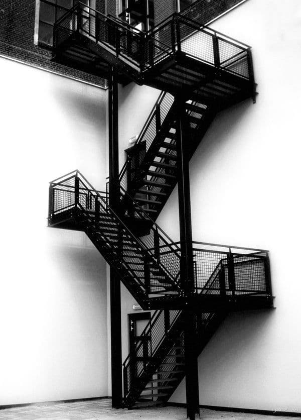 Yanğın Qaçış Pilləkənləri